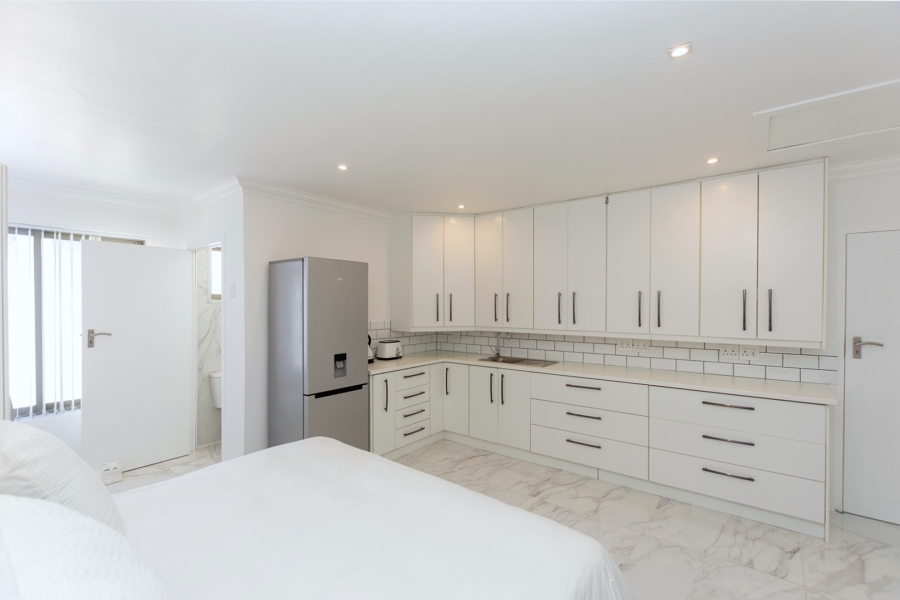 5 Bedroom Property for Sale in Golden Mile Western Cape